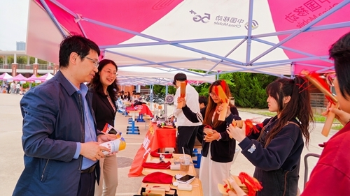党委书记秦青松，党委副书记、校长邢广陆莅临现场指导