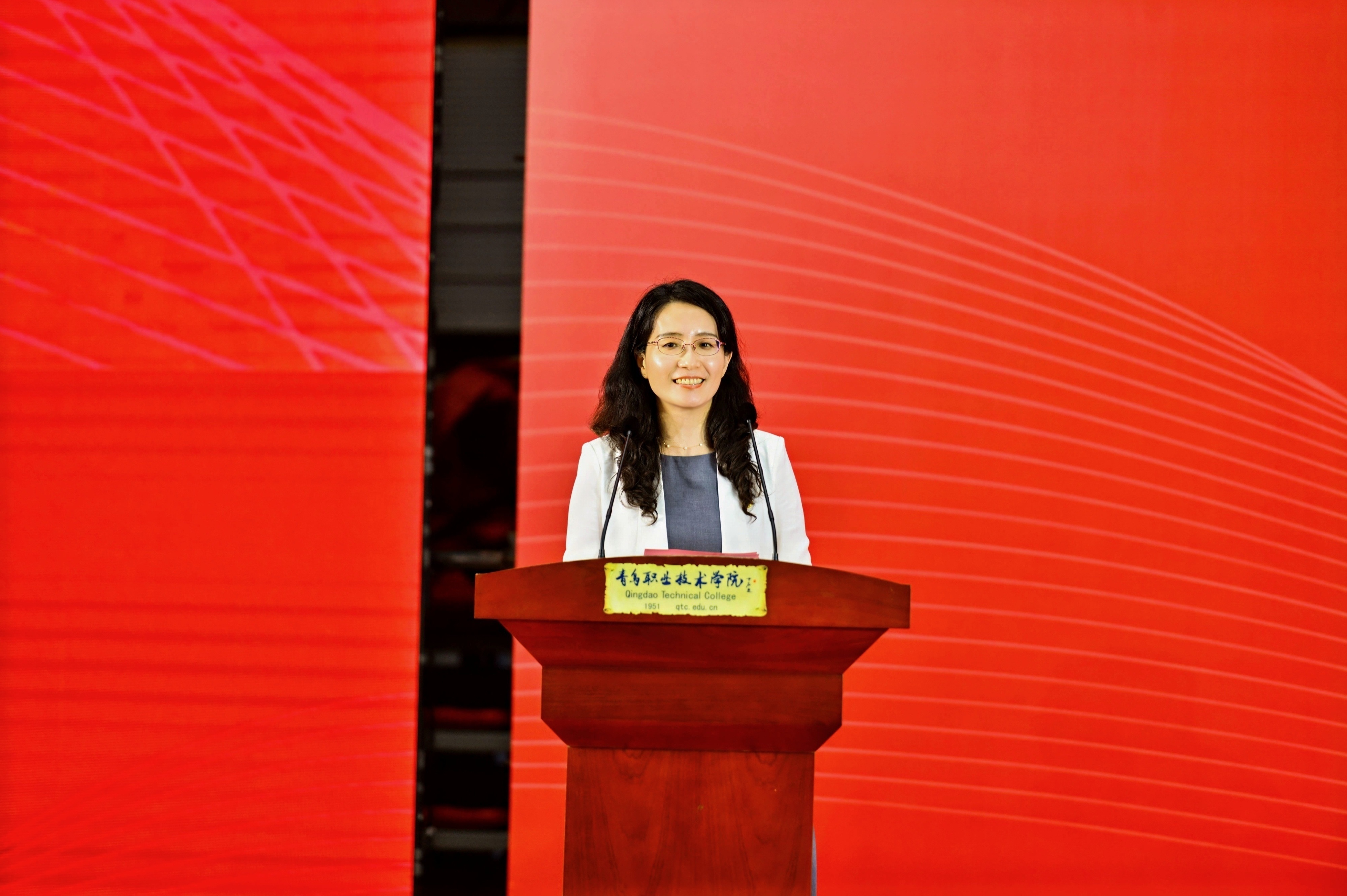 长风万里鹏程举，巨浪千重骏业开！欧博ABG官网举行2025届毕业典礼