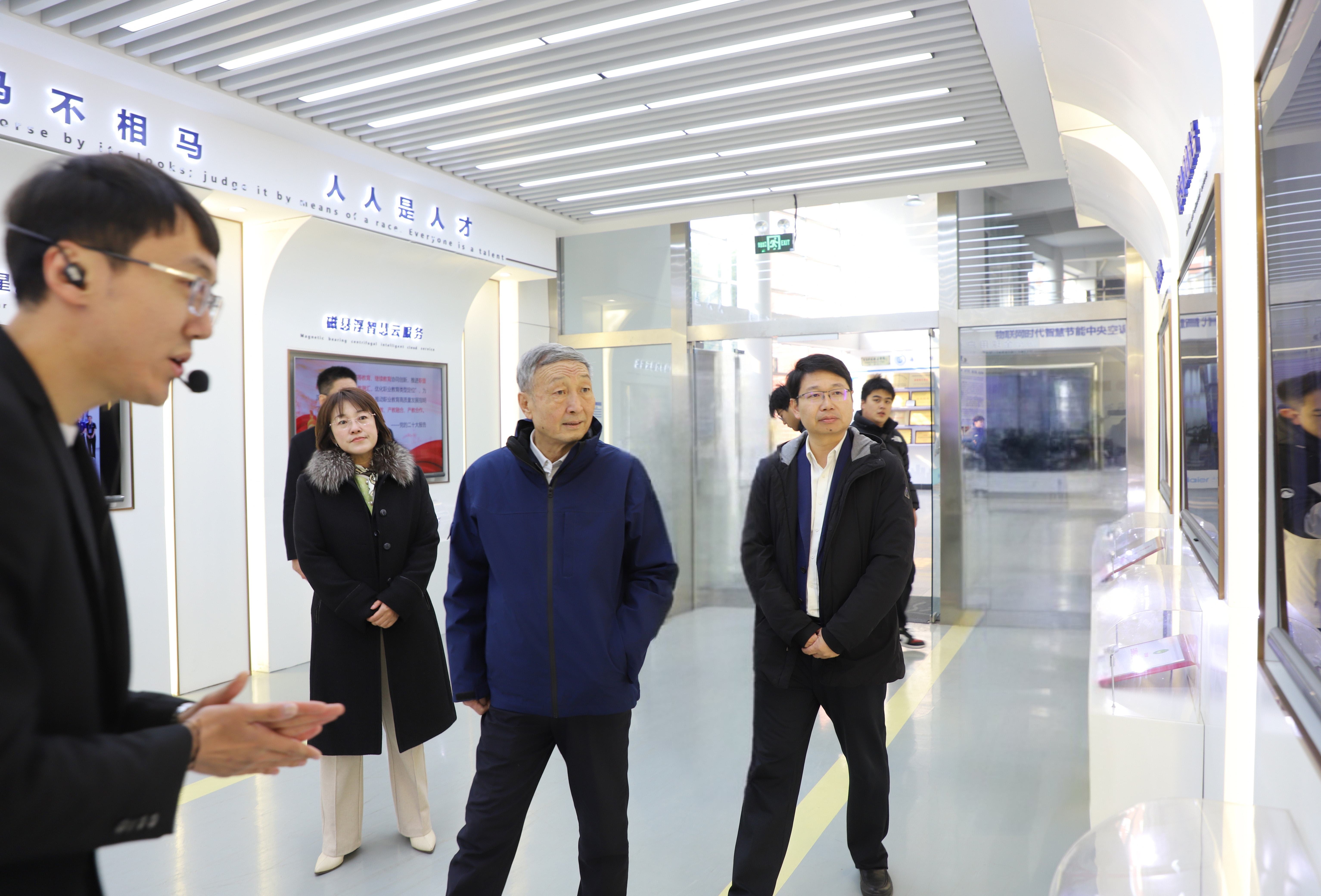 “人民工匠”许振超走进欧博ABG官网为师生讲述“我走过的工匠路”