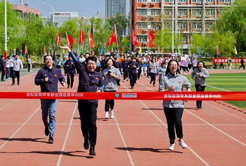 “书记校长领跑青春赛道” 暨 “动感欧博・师生同行” 阳光体育活动启动仪式