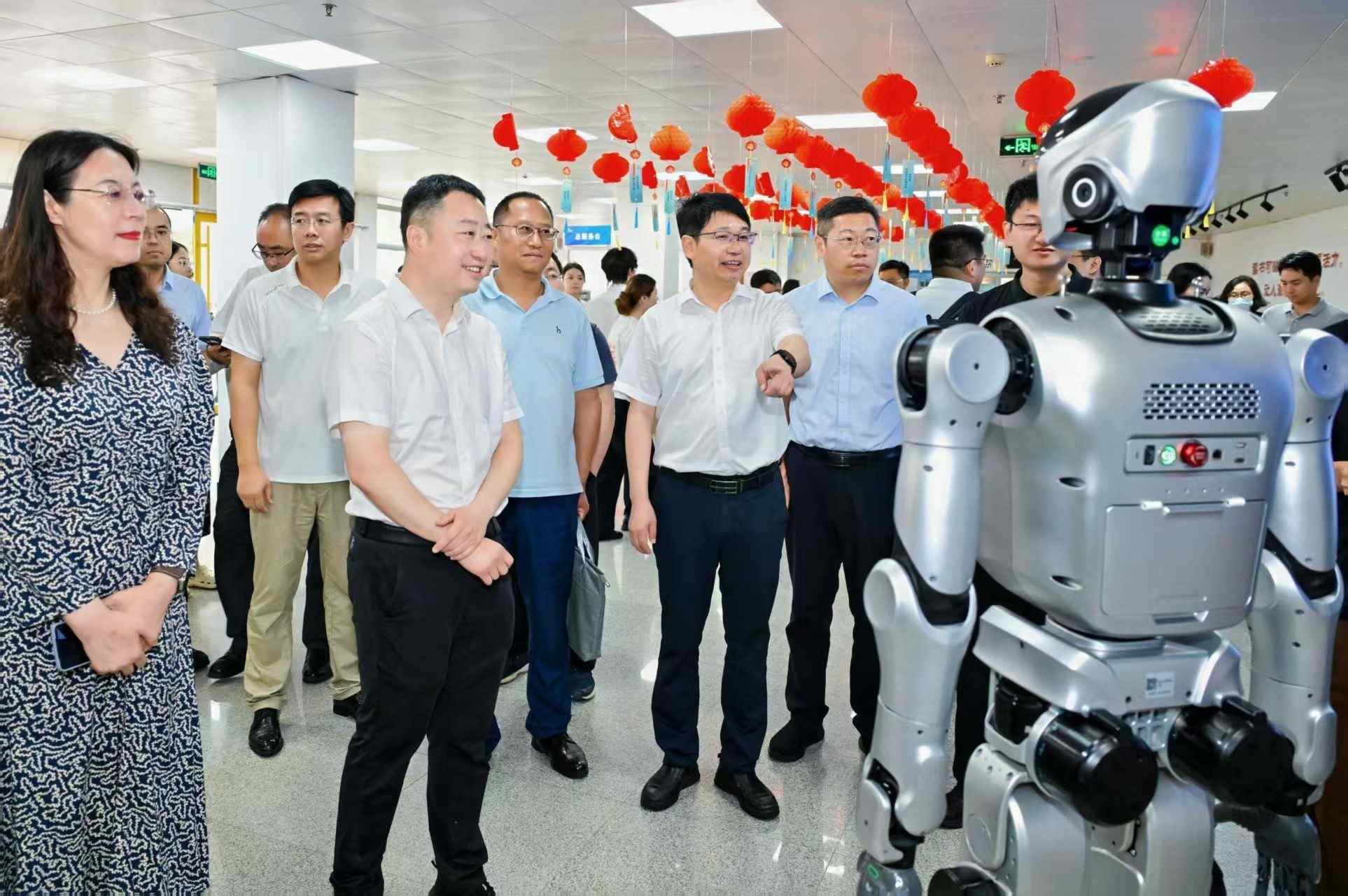 “职链齐鲁·职兴青岛”职业教育赋能人工智能产业链活动暨山东省具身智能高技能人才培养研讨会在青岛举办 “职链齐鲁·职兴青岛”职业教育赋能人工智能产业链活动暨山东省具身智能高技能人才培养研讨会在青岛举办