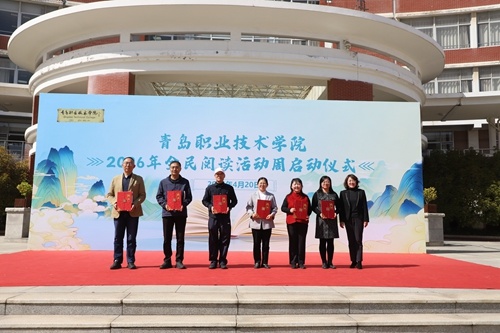 现场举行校级“书香使者”聘用仪式