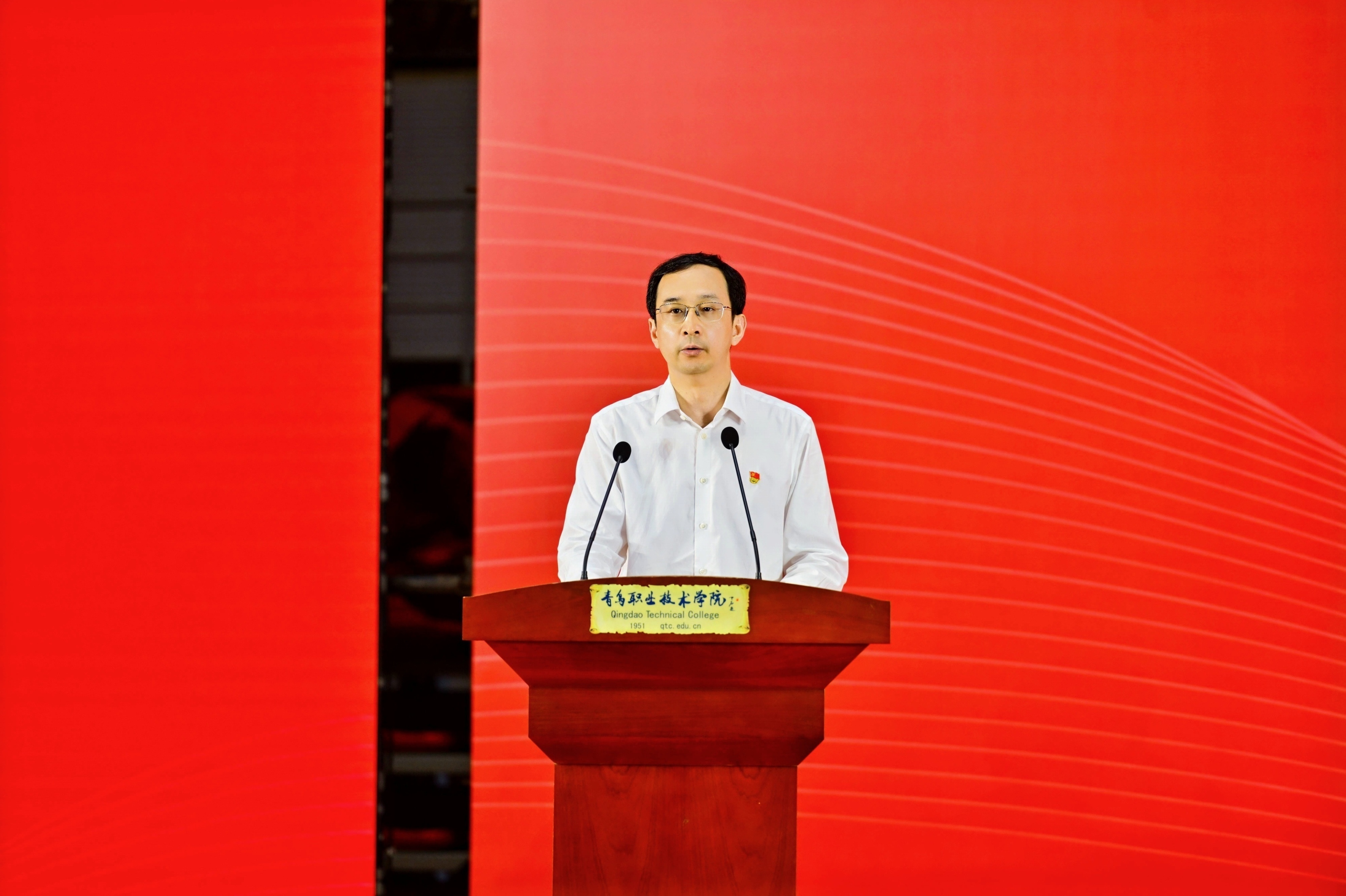 长风万里鹏程举，巨浪千重骏业开！欧博ABG官网举行2025届毕业典礼
