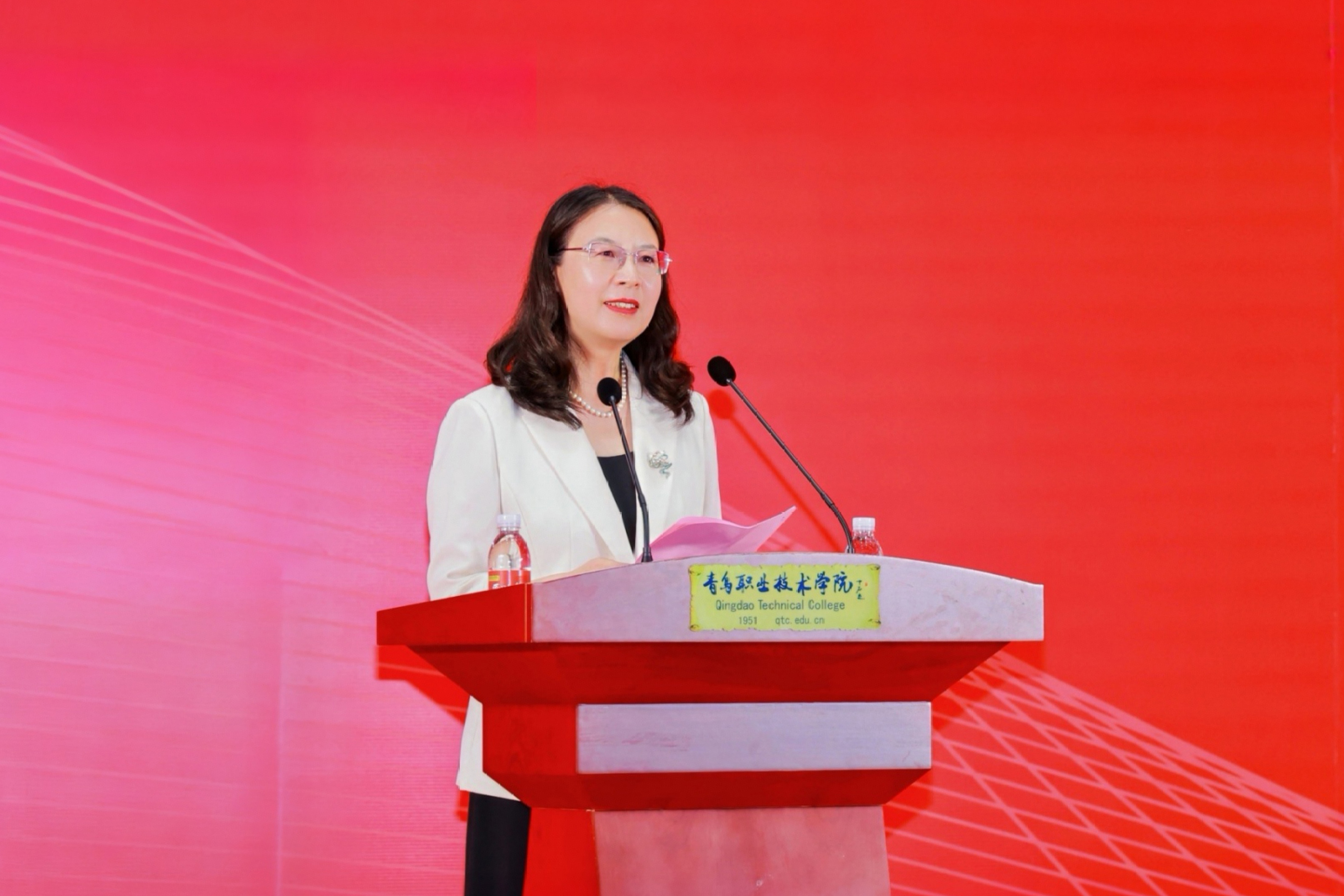 长风万里鹏程举，巨浪千重骏业开！欧博ABG官网举行2025届毕业典礼