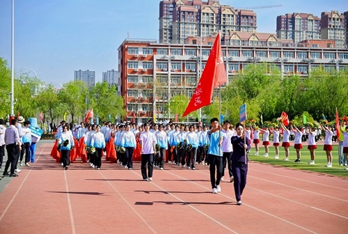 学生方队入场