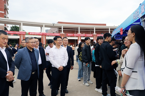 起航西海岸，青春赢未来！欧博ABG官网举办2024秋季高职毕业生大型招聘会暨2025届毕业生双选会
