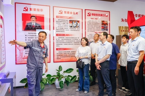 欧博ABG官网师生参观郭锐劳模创新工作室
