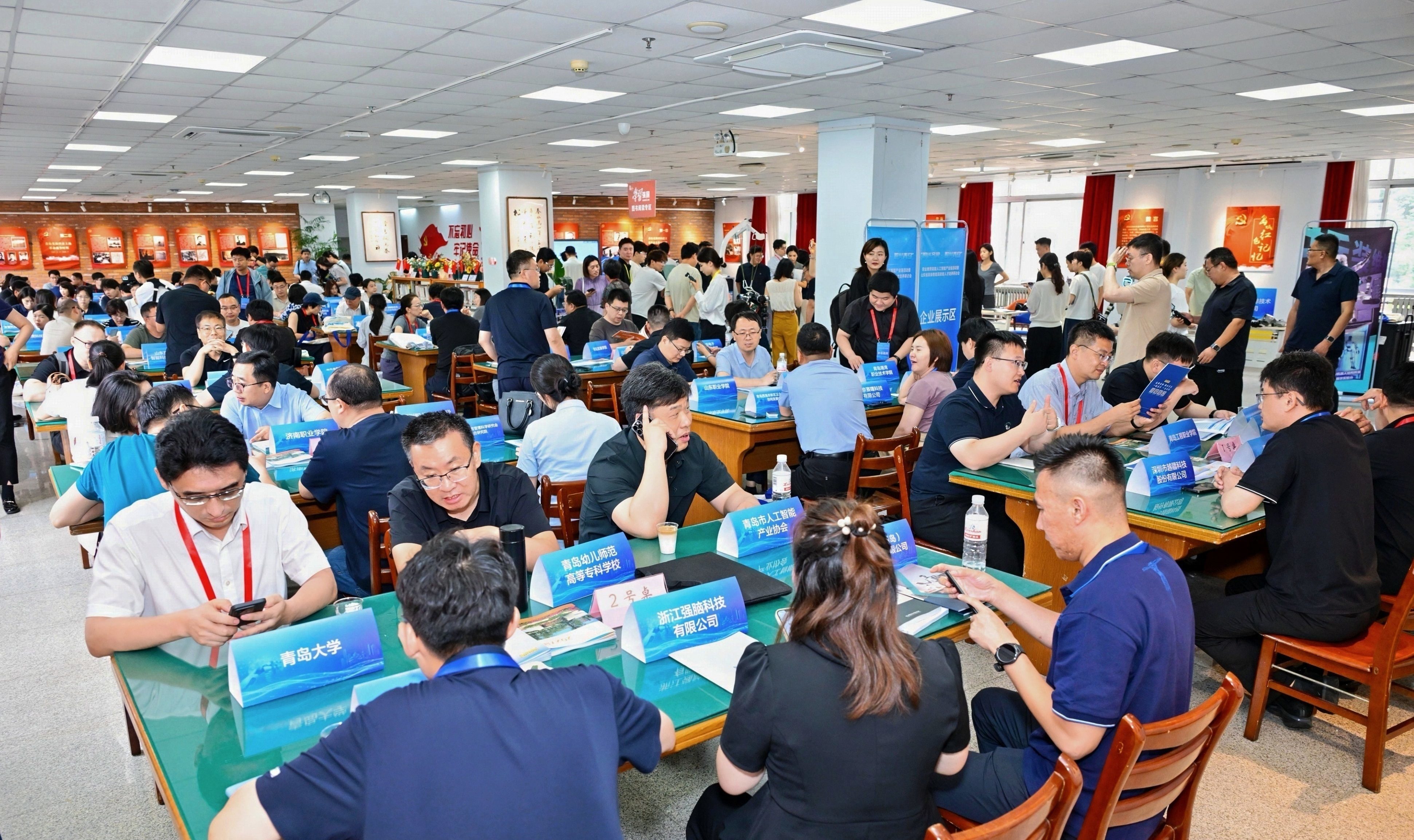 “职链齐鲁·职兴青岛”职业教育赋能人工智能产业链活动暨山东省具身智能高技能人才培养研讨会在青岛举办 “职链齐鲁·职兴青岛”职业教育赋能人工智能产业链活动暨山东省具身智能高技能人才培养研讨会在青岛举办